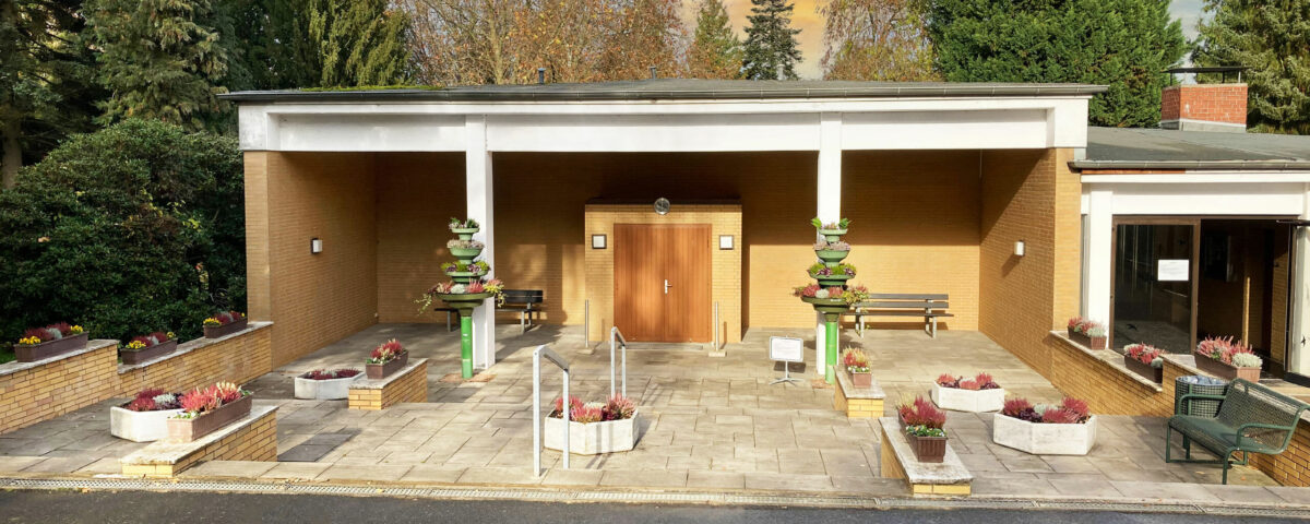 Trauerhalle auf dem Friedhof Lohstraße in Bad Vilbel