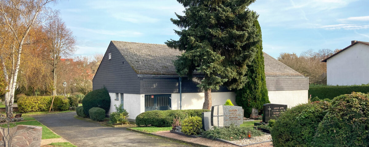 Trauerhalle auf dem Friedhof Massenheim in Bad Vilbel